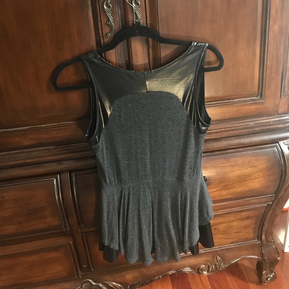 👚DRESSY TOP👚 - Picture 2 of 2